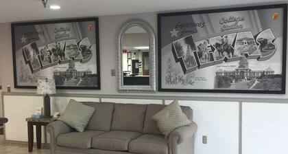 Super 8 by Wyndham College Station