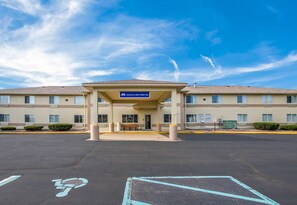 Exterior - Americas Best Value Inn Charlotte, MI (Charlotte)
