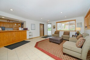 Reception - Americas Best Value Inn Charlotte, MI (Charlotte)
