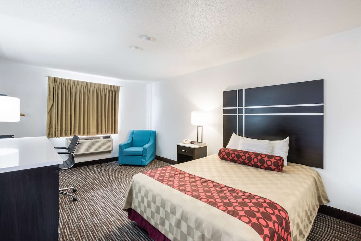 Desk, laptop workspace, free WiFi, bed sheets