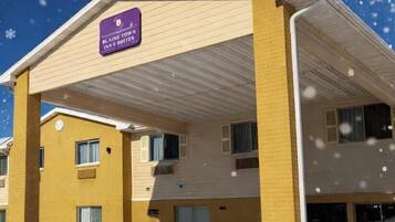 書桌、無線上網、床單