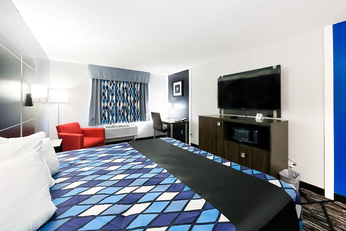 1 bedroom, desk, WiFi, bed sheets