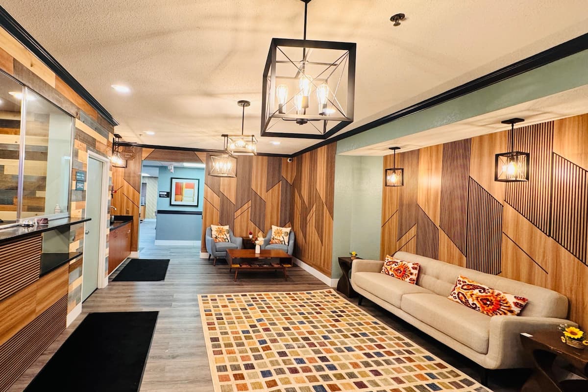 Escritorio, wifi, ropa de cama