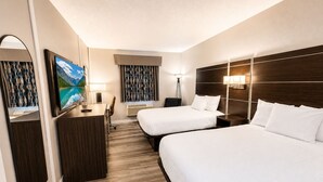 Room, 2 Katil Ratu (Queen), Non Smoking, Refrigerator & Microwave | Meja, langsir/tirai gelap terus, kalis bunyi, seterika/papan seterika 