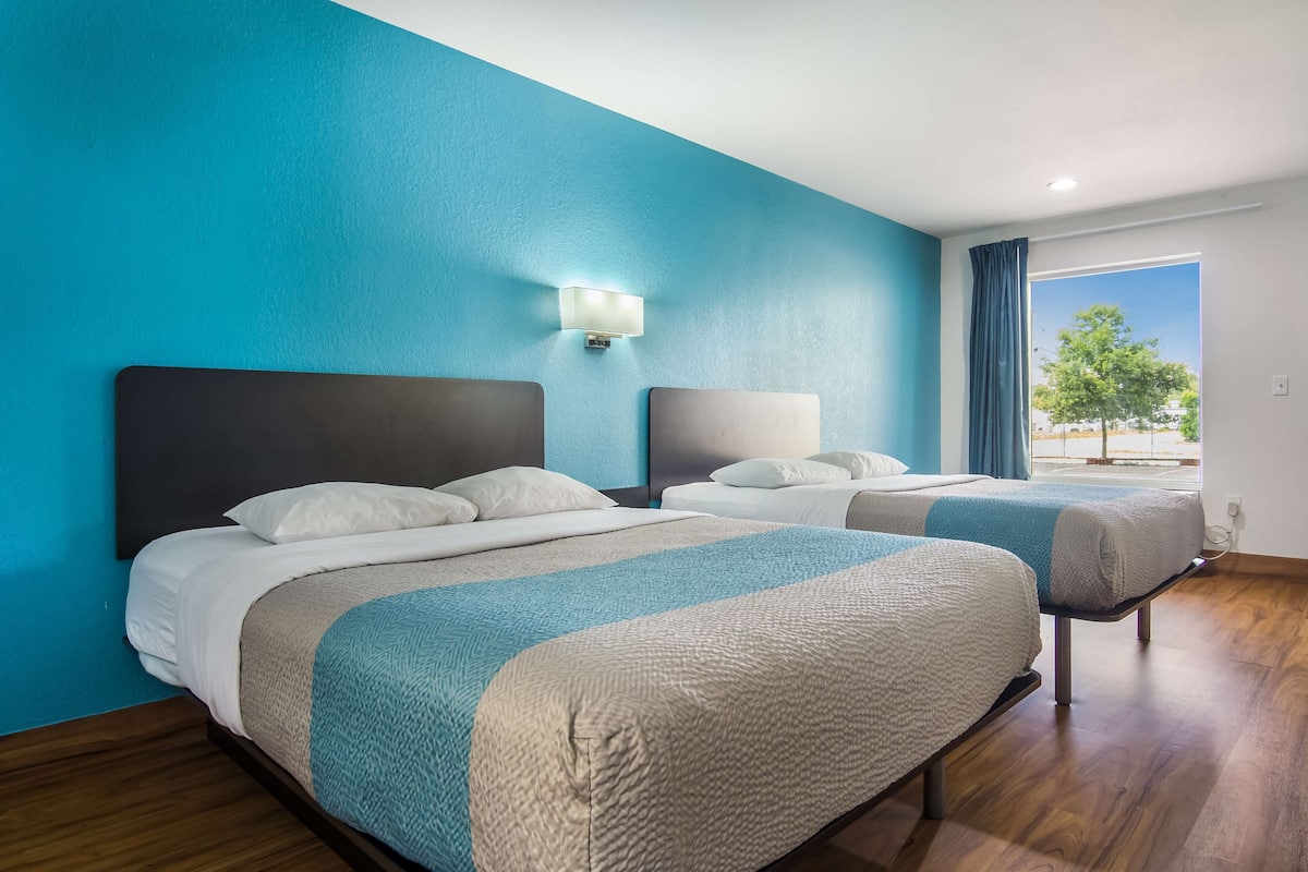 Allergitestet sengetøy, individuelt innredet og skrivebord for bærbar PC