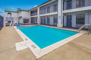 Outdoor pool - Motel 6 Pensacola, FL - NAS (Pensacola)