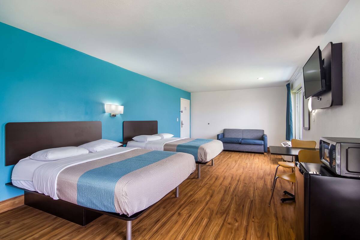 Suite – deluxe, flere senger, ikke-røyk, kjøleskap og mikrobølgeovn | Allergitestet sengetøy, individuelt innredet og skrivebord for bærbar PC