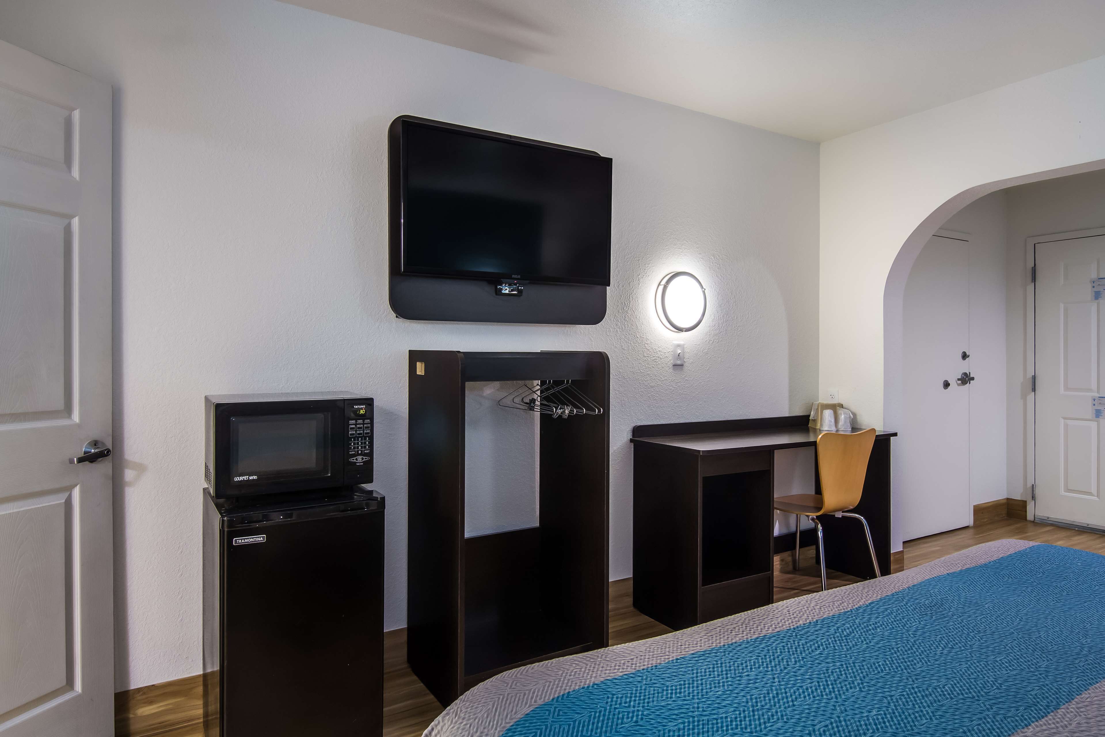 Allergitestet sengetøy, individuelt innredet og skrivebord for bærbar PC