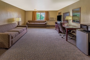 Suite, 1 Queen Bed, Microwave | Desk, free cots/infant beds, free WiFi, bed sheets