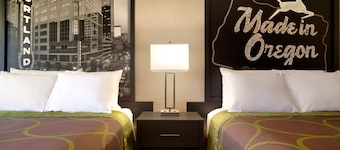 Super 8 by Wyndham Woodburn