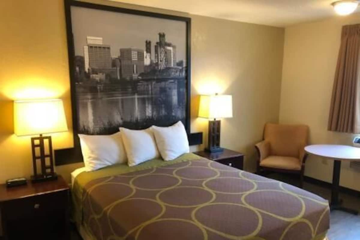 Escritorio, cunas gratuitas, wifi gratis y ropa de cama