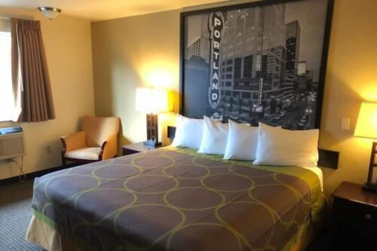 Escritorio, cunas gratuitas, wifi gratis y ropa de cama