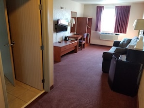 Suite, 1 Queen Bed, Refrigerator