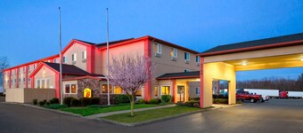 貝靈漢機場芬代爾溫德姆速 8 飯店