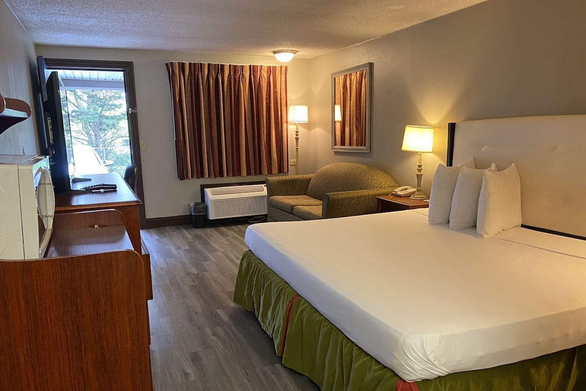 Rollaway beds, free WiFi, bed sheets