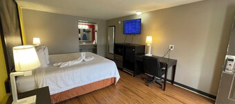 Super 8 by Wyndham Monroe