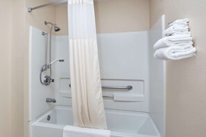 Combined shower/bathtub, hair dryer, towels - Super 8 by Wyndham Greenville (Greenville)