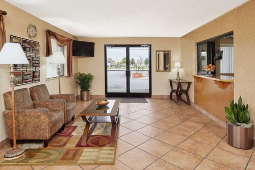 Super 8 by Wyndham Greenville