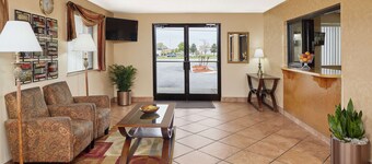 Super 8 by Wyndham Greenville