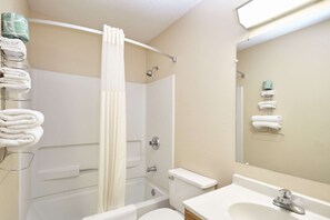 Combined shower/bathtub, hair dryer, towels