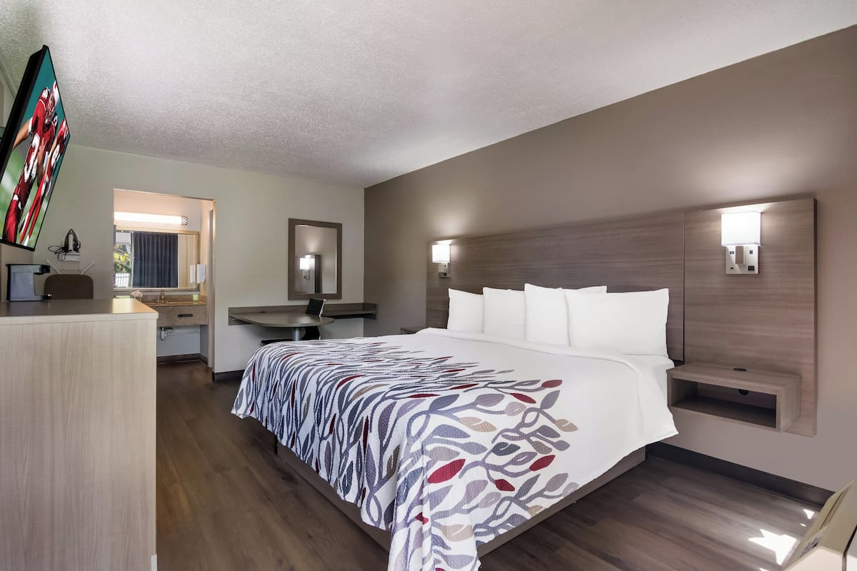 Desk, blackout drapes, free WiFi, bed sheets
