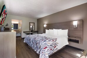 Desk, blackout curtains, free WiFi, bed sheets - Red Roof Inn Vero Beach - I-95 (Vero Beach)