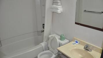 Combined shower/tub, hair dryer, towels
