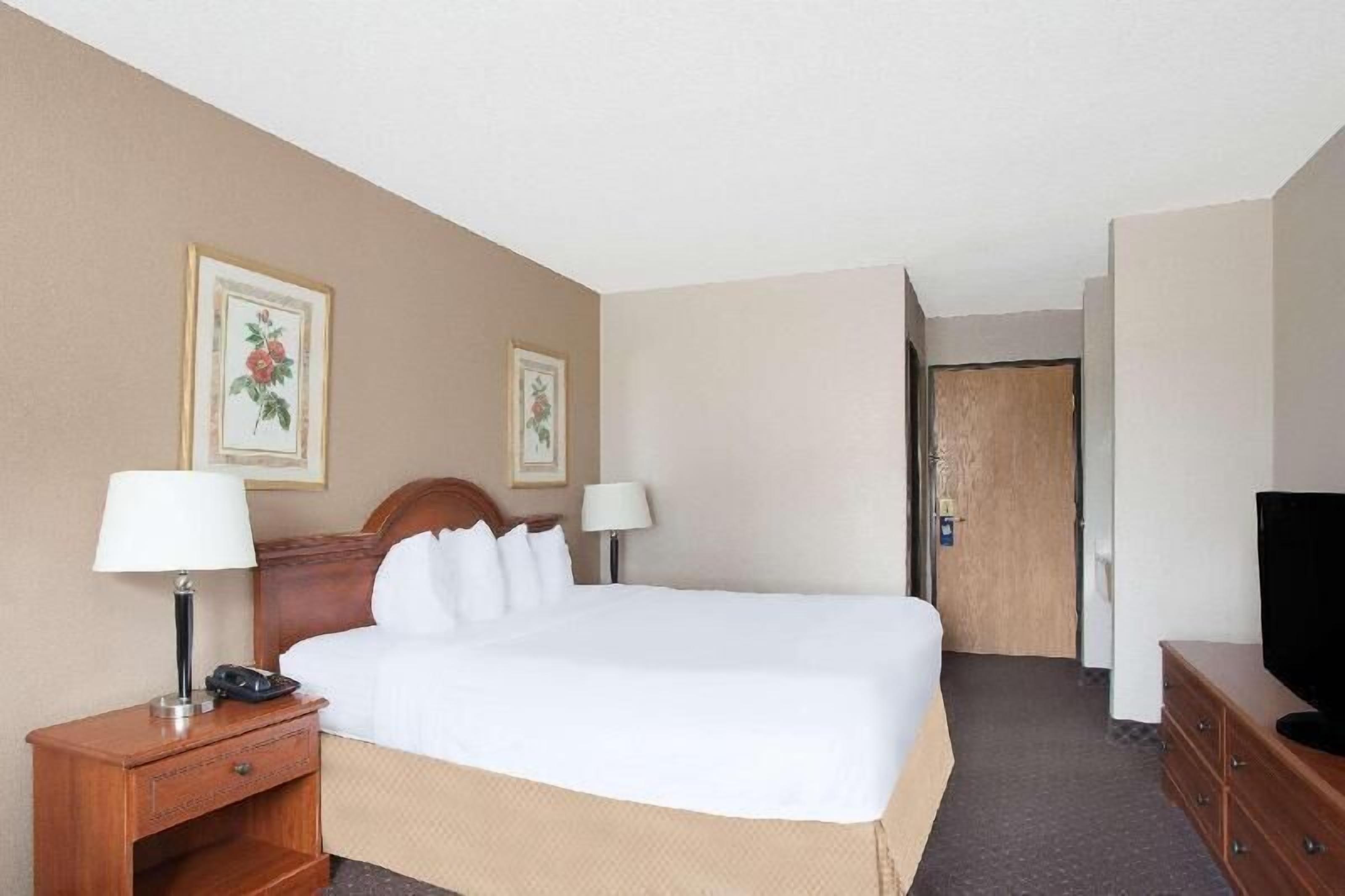 In-room safe, desk, iron/ironing board, free cribs/infant beds