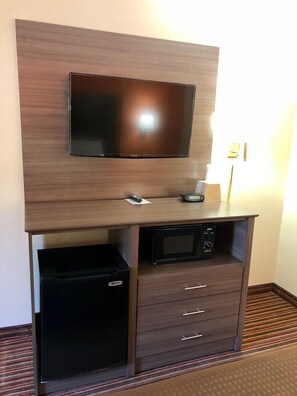 مكتب ومساحة عمل للكمبيوتر المحمول ومكواة/لوح كي وواي فاي مجانًا