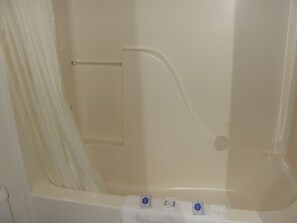 الدش داخل الحمام