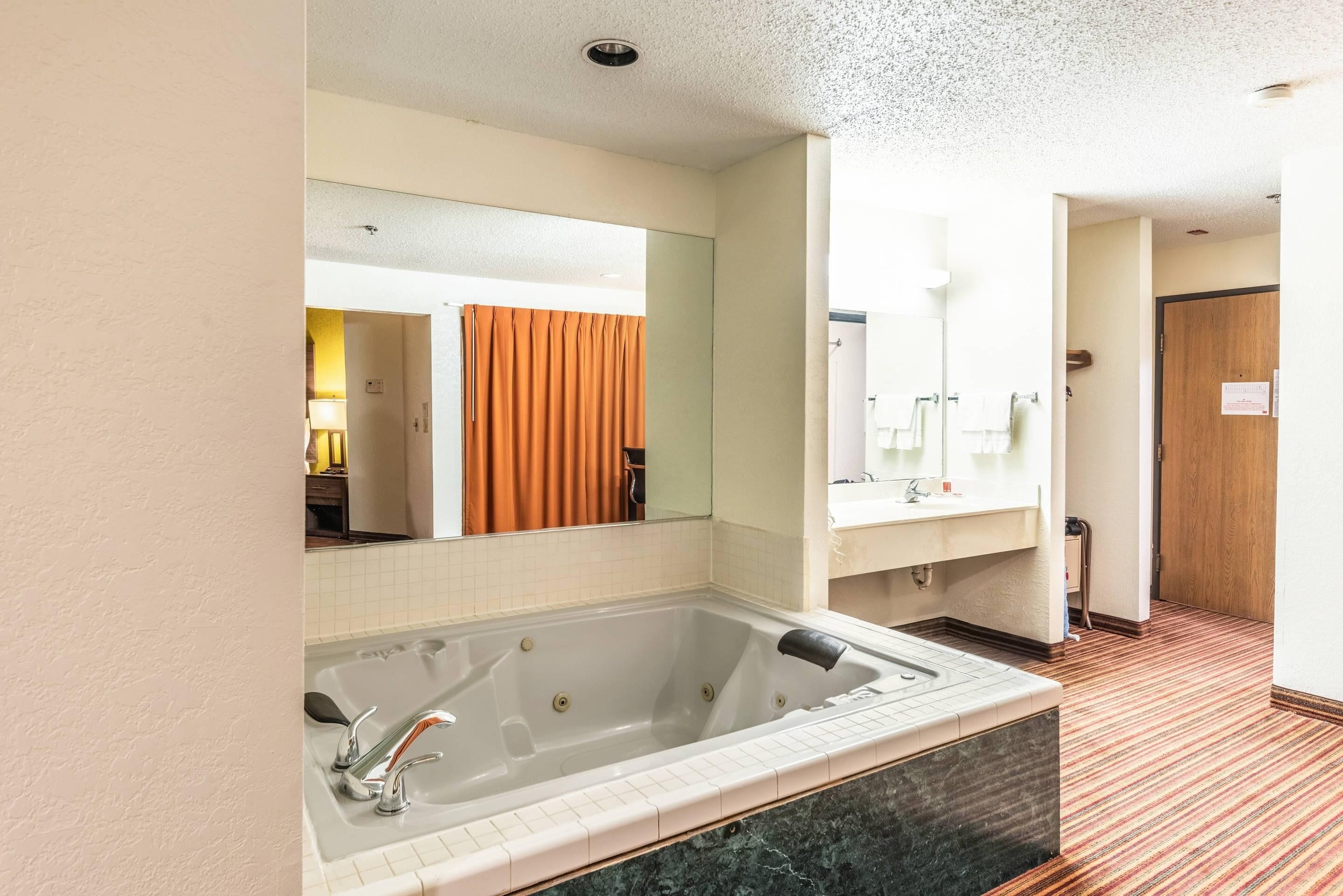 Suite, 1 King Bed, Non Smoking