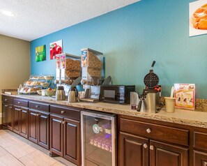 Free daily continental breakfast 