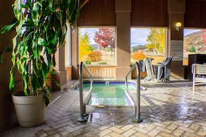 Indoor spa tub