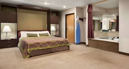 Super 8 by Wyndham Green Bay I-43 Bus. Park