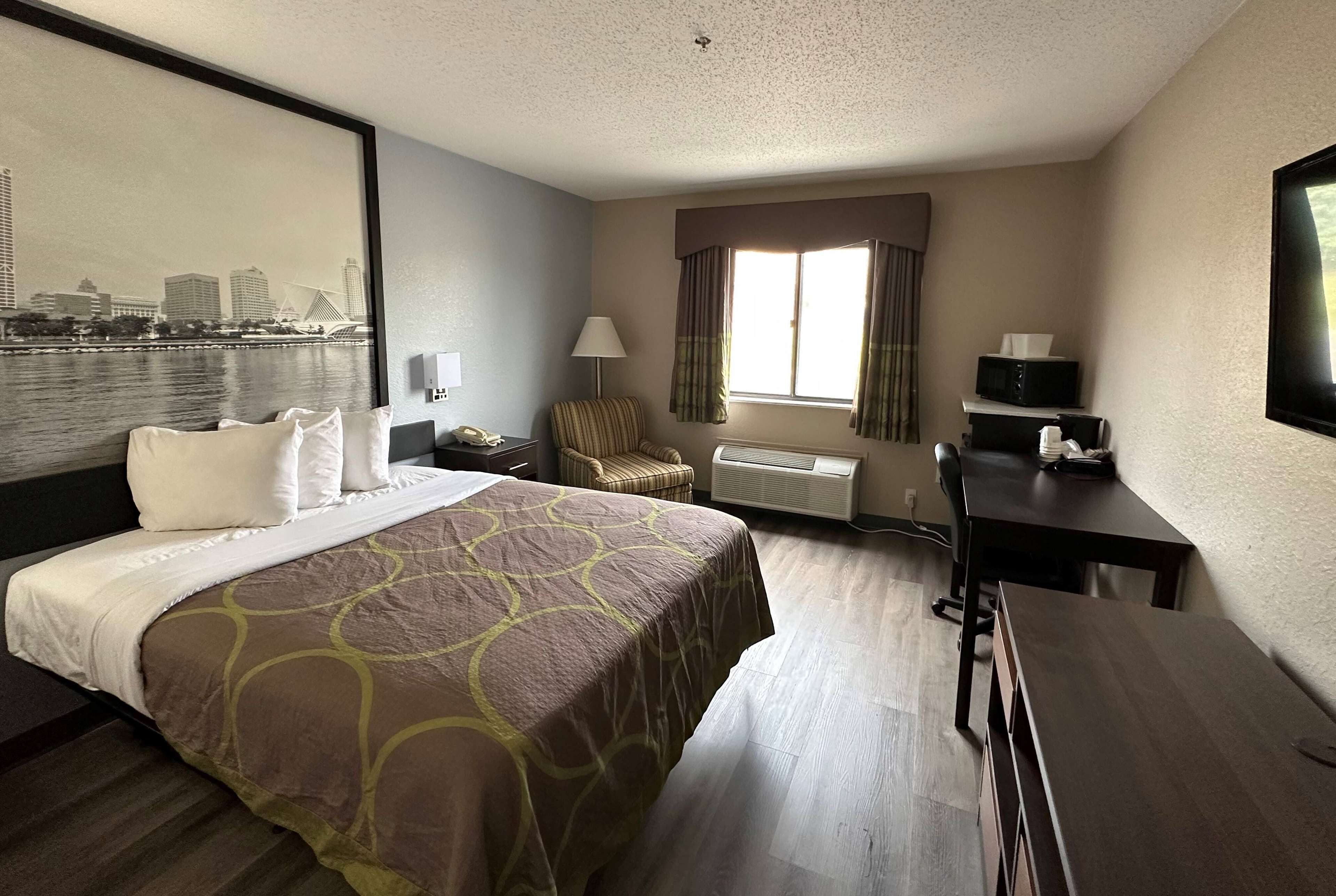 Senger med overmadrass, strykejern/-brett og barnesenger (inkludert)