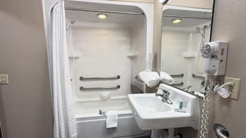 Produtos de toalete grátis, secador de cabelo, toalhas de banho