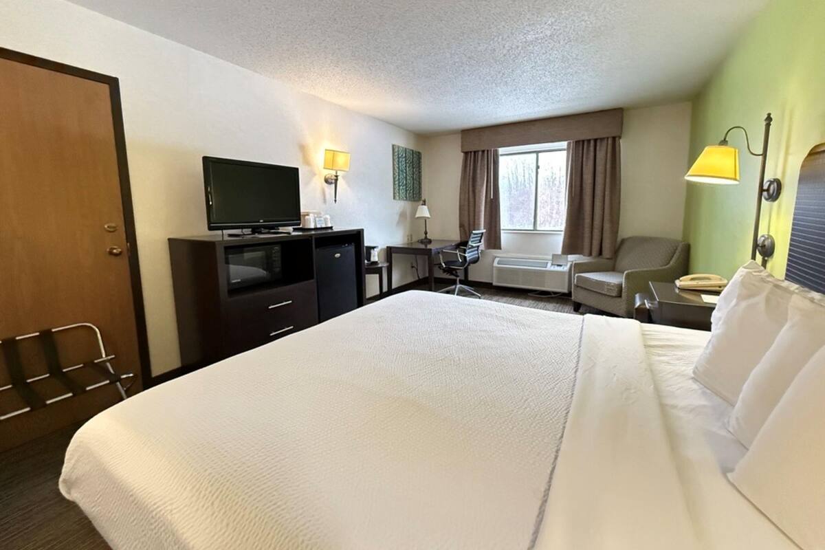 In-room safe, desk, laptop workspace, blackout drapes