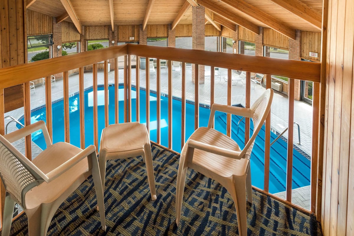 Suite, 1 King-Bett, Nichtraucher | Bettwäsche, Wecker