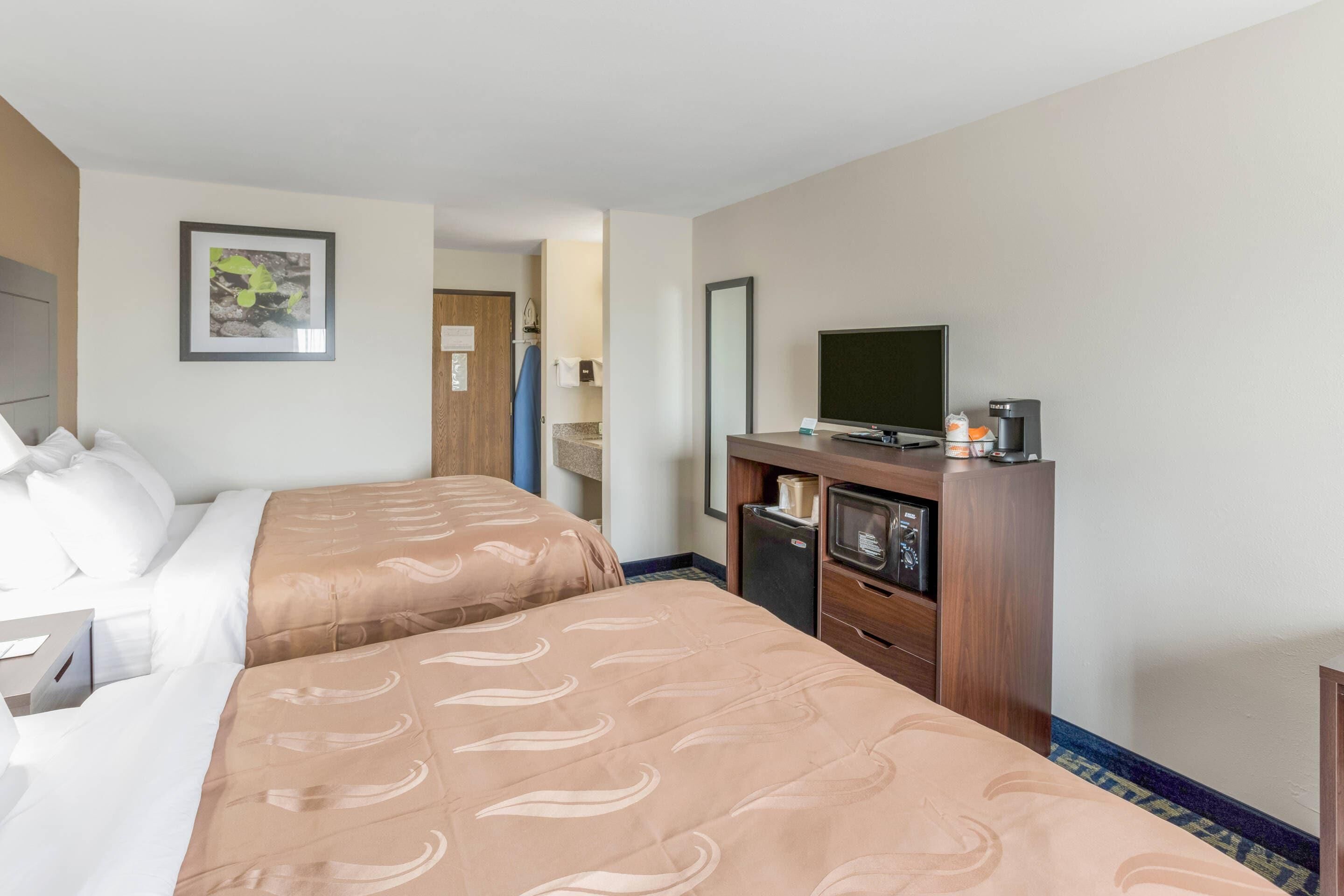 Standardzimmer, 2 Queen-Betten, Nichtraucher | Bettwäsche, Wecker