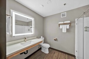 Bañera y ducha independientes, artículos de tocador gratuitos