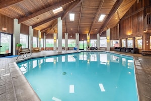 Una piscina cubierta