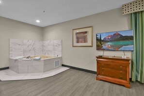 Bureau, fer et planche à repasser, lits bébé (gratuits), Wi-Fi gratuit