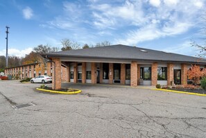 Exterior - Baymont by Wyndham Zanesville (Zanesville)