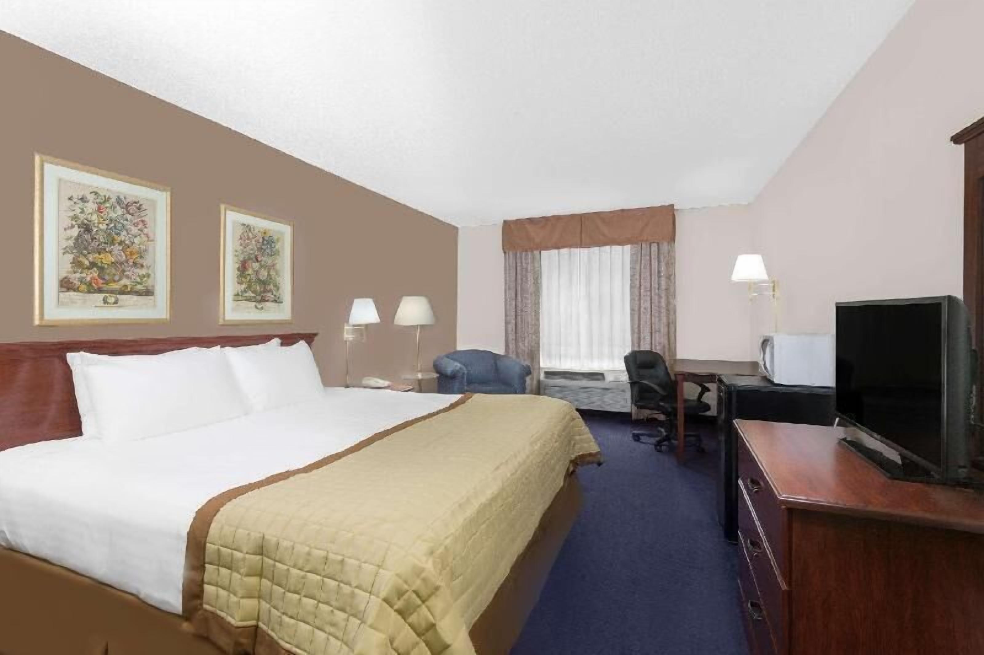 Desk, iron/ironing board, free cots/infant beds, free WiFi