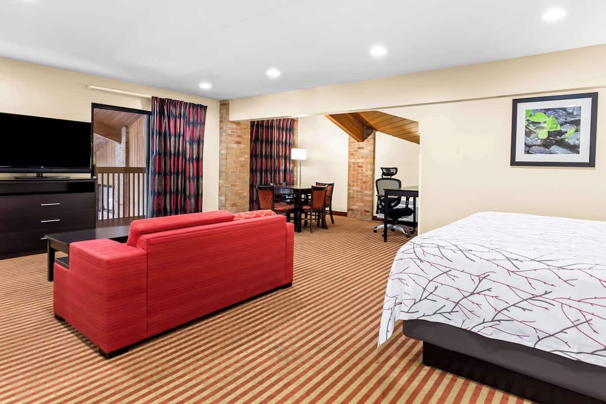 suite, 1 king bed, non smoking, jetted tub | soundproofing, iron/ironing board, free cots/infant beds, internet