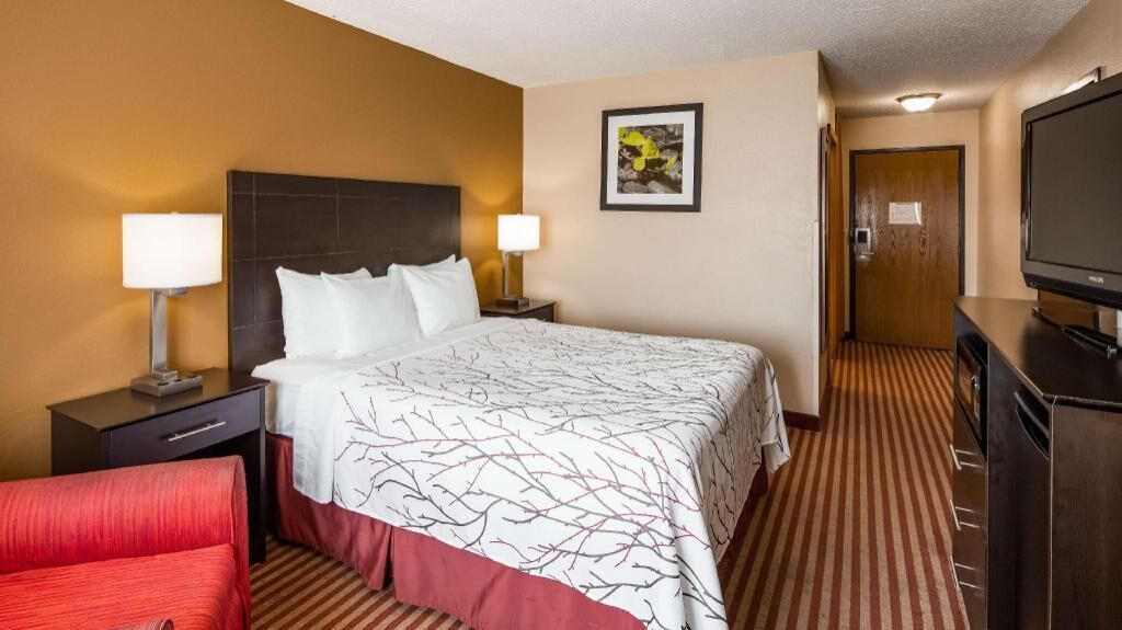 Soundproofing, iron/ironing board, free cribs/infant beds, Internet