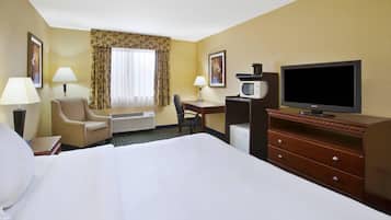 Standard Room, 1 King Bed, Non Smoking | Premium bedding, in-room safe, desk, iron/ironing board