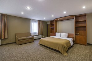 خزنة داخل الغرفة ومكتب ومكواة/لوح كي وواي فاي مجانًا