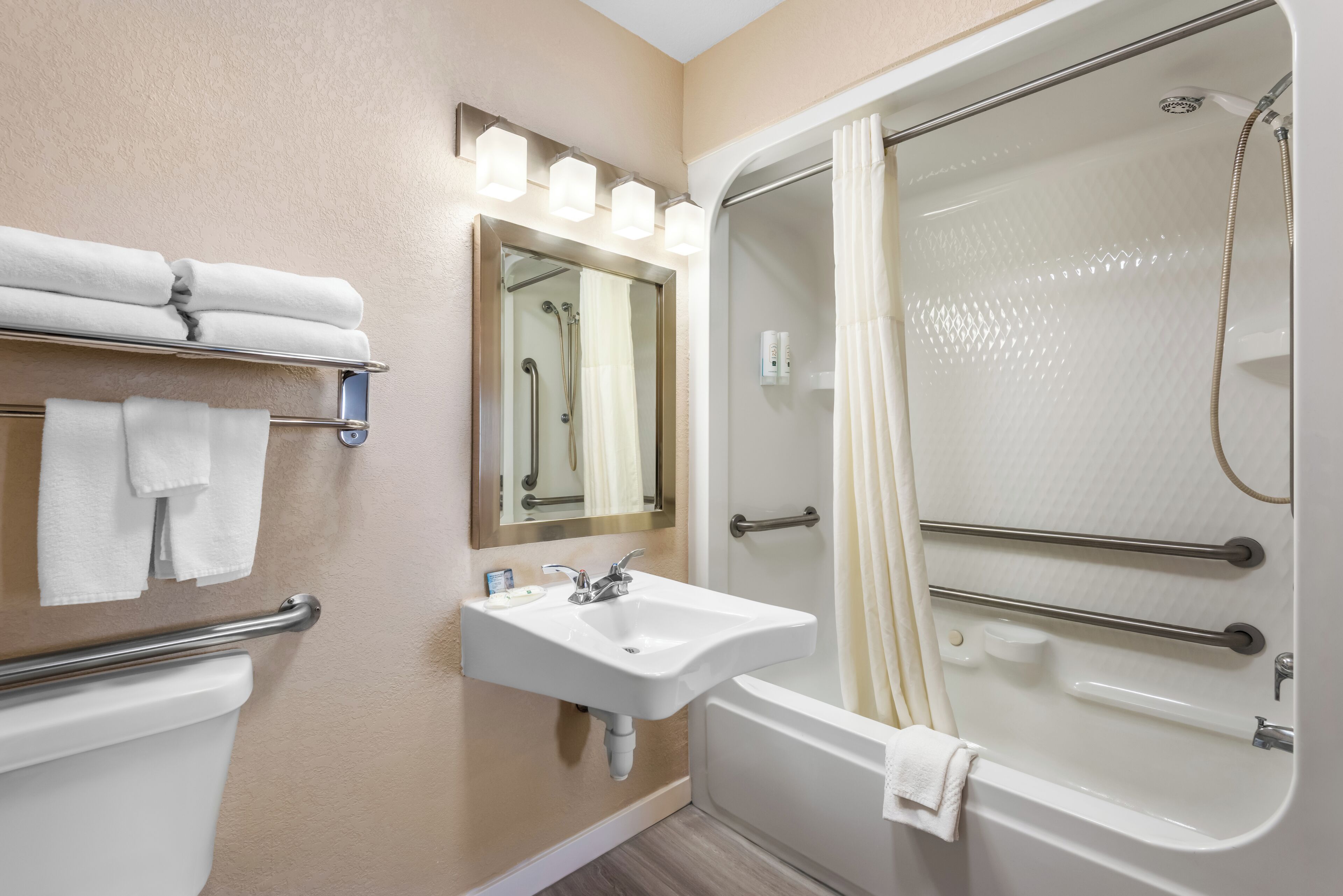 Room, 1 Double Bed, Accessible, Non Smoking | Bathroom