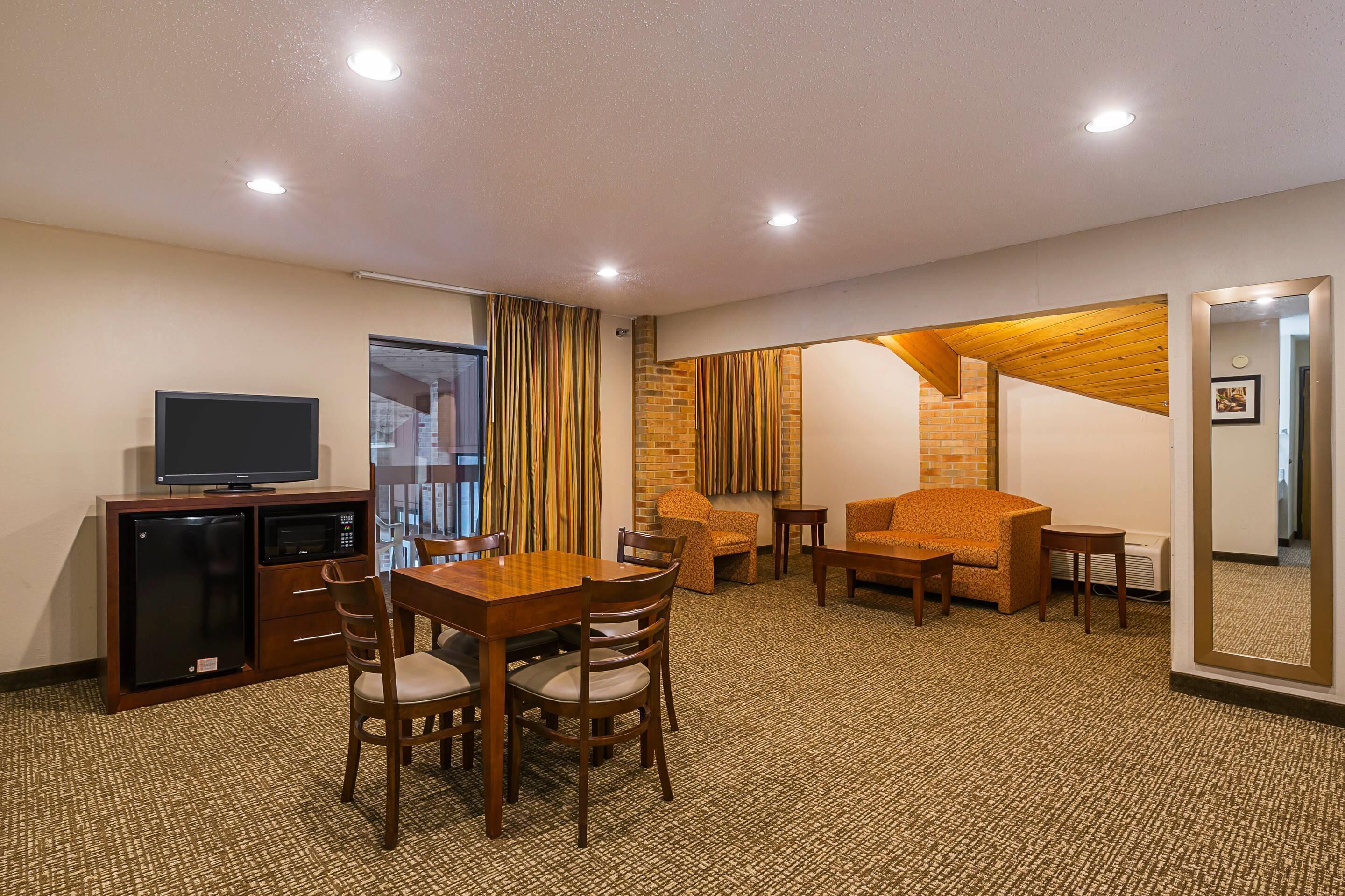 in-room safe, desk, iron/ironing board, free wifi